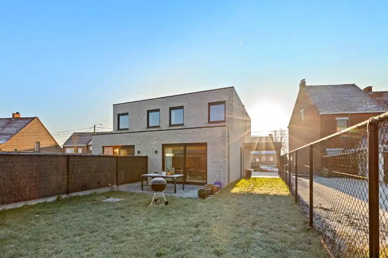 Recente nieuwbouwwoning nabij centrum Staden foto 13