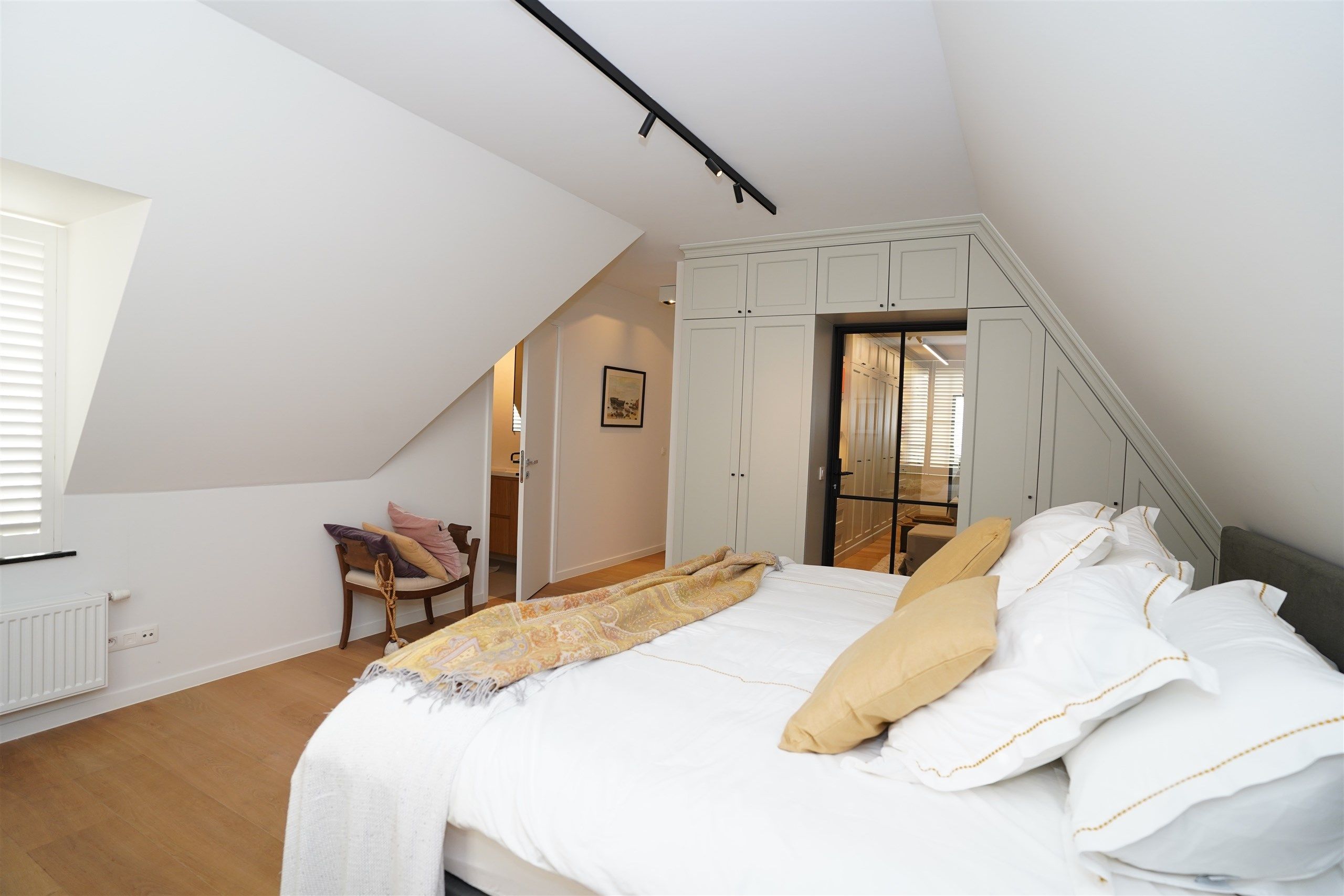 KNOKKE:FIRST SALE weekend 13 & 14 dec - 20 & 20 & 21 dec (11u - 17u) foto 19