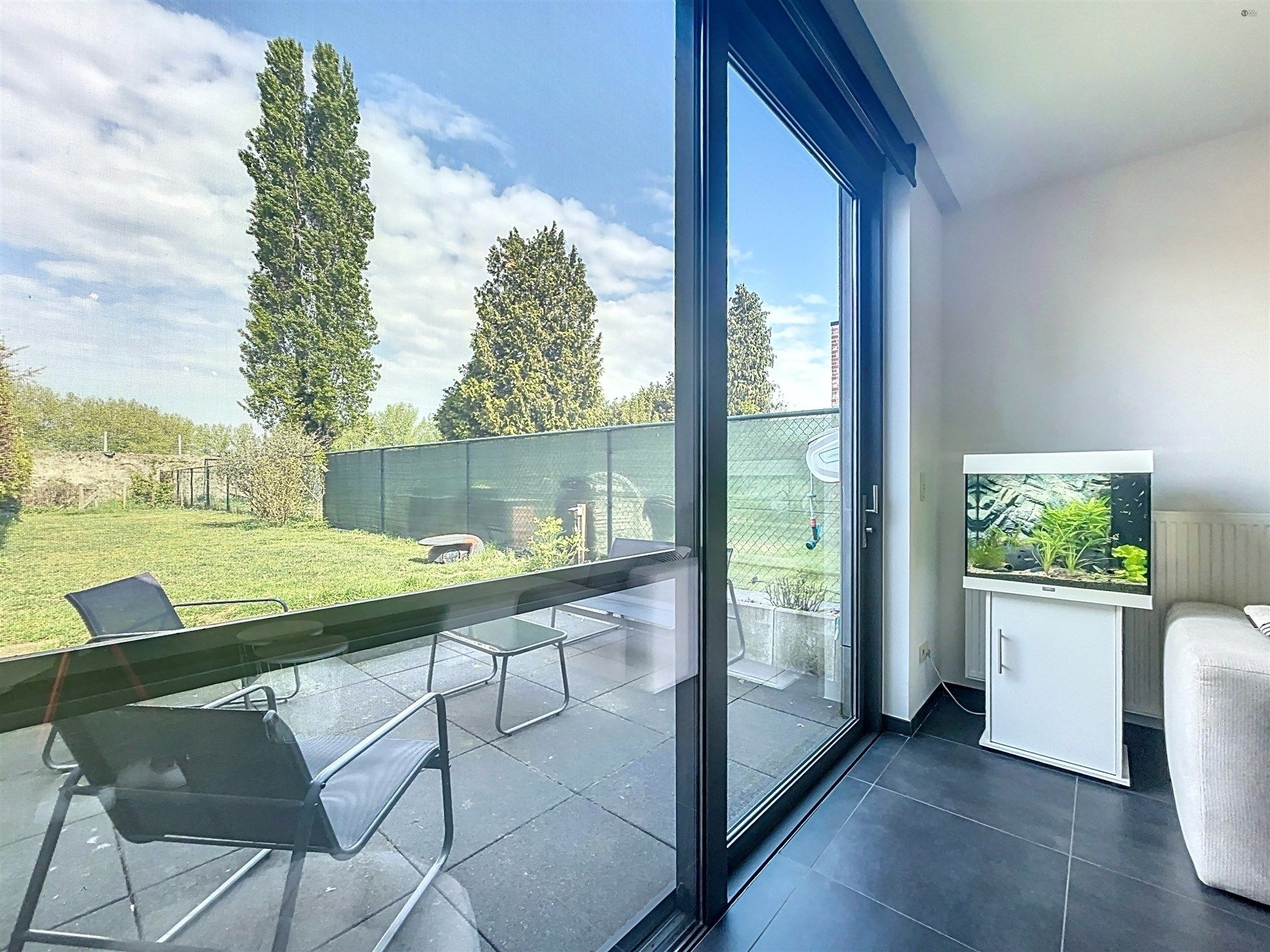 Instapklare moderne woning met 2 slaapkamers en gezellige tuin op toplocatie! foto 4