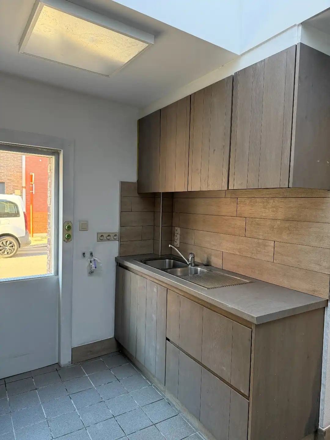 Lichtrijke hoekwoning met 2 slaapkamers in het centrum van Izegem!  foto 5