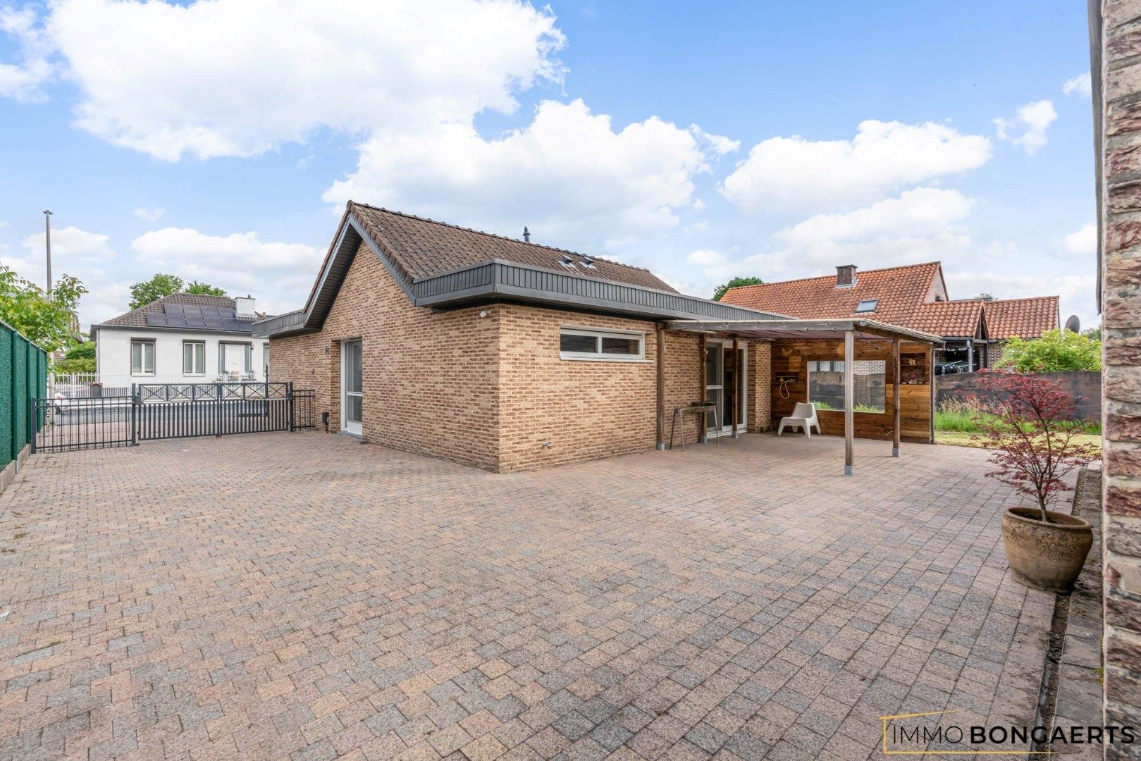Ruime bungalow met drie slaapkamers foto 21