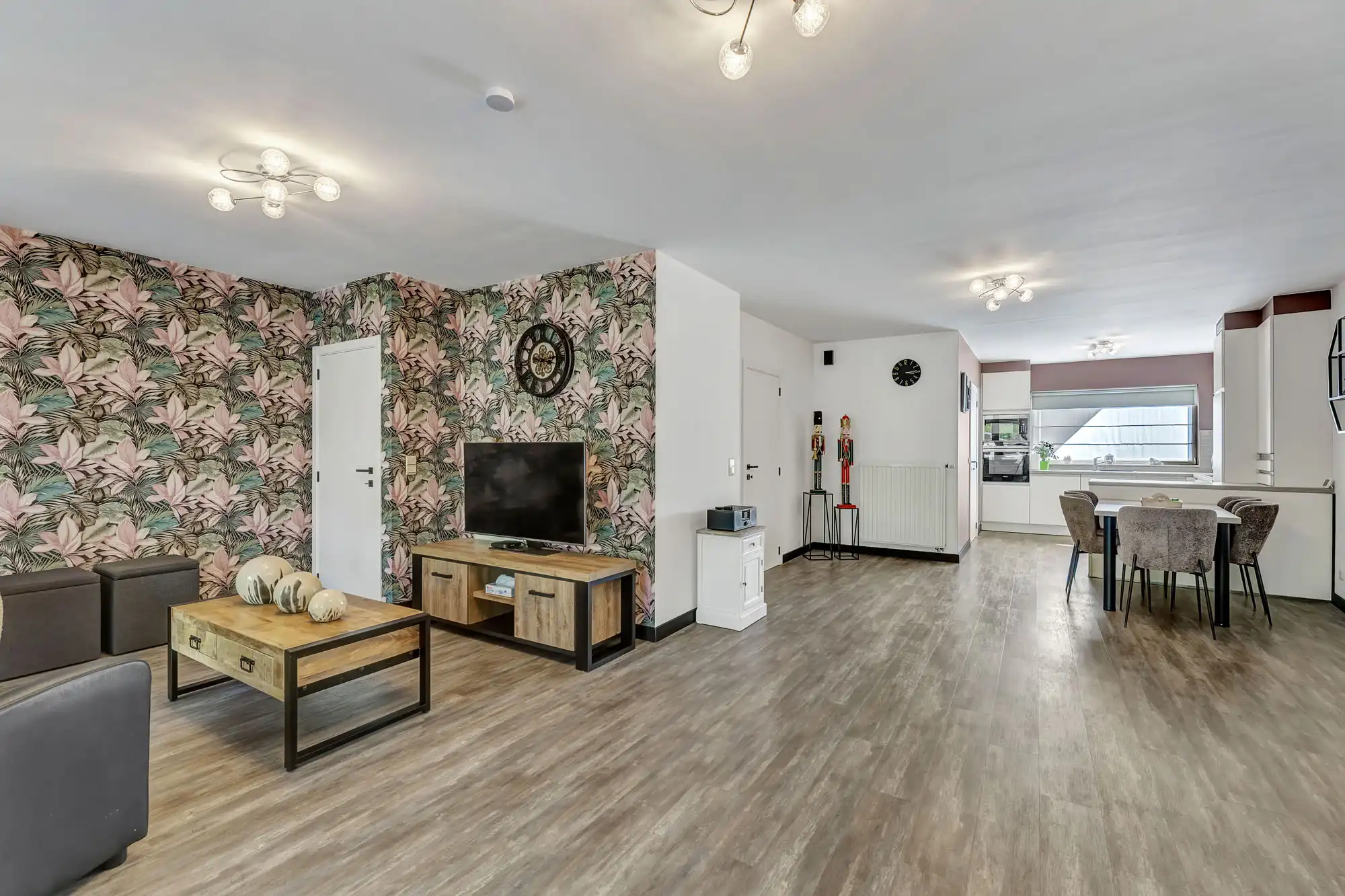 Instapklare woning met garage en tuin foto 6