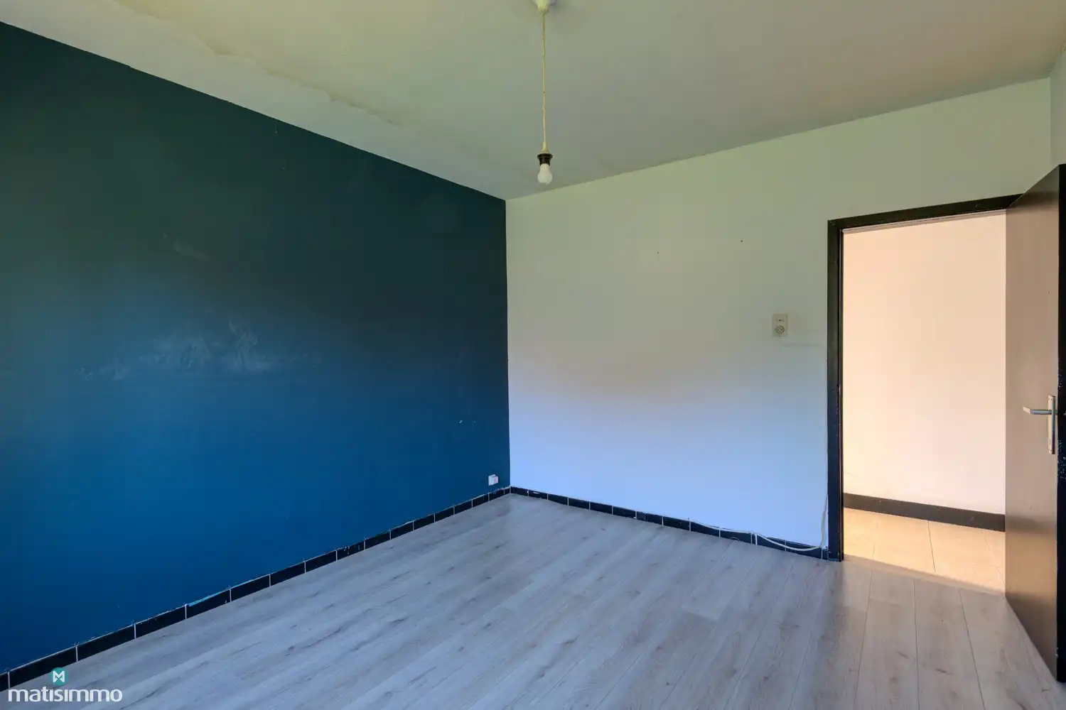 RUIME, GELIJKVLOERSE WONING (VOLLEDIG ONDERKELDERD), MET GARAGE EN TUIN NABIJ CENTRUM GENK foto 21