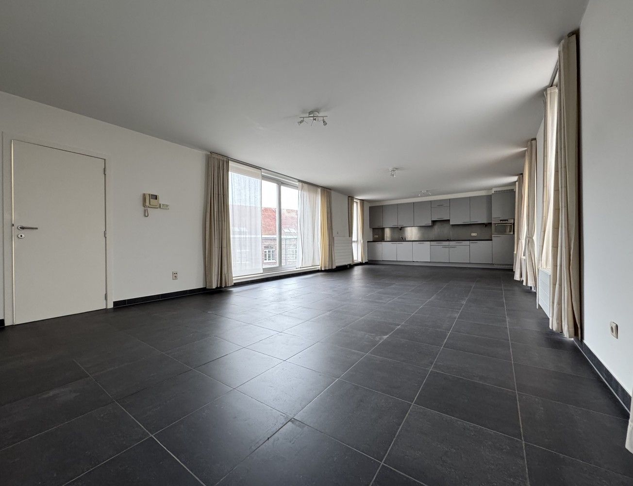 Exclusief ruim penthouse/loft in hartje Hasselt foto 3