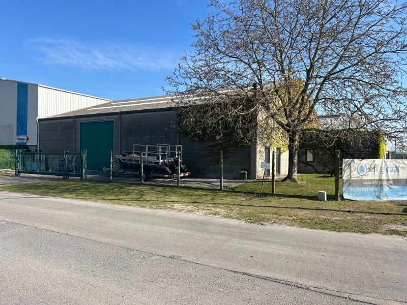 Functioneel bedrijfsgebouw voorzien van kantoor- en magazijnruimte met buitenopslag foto 5