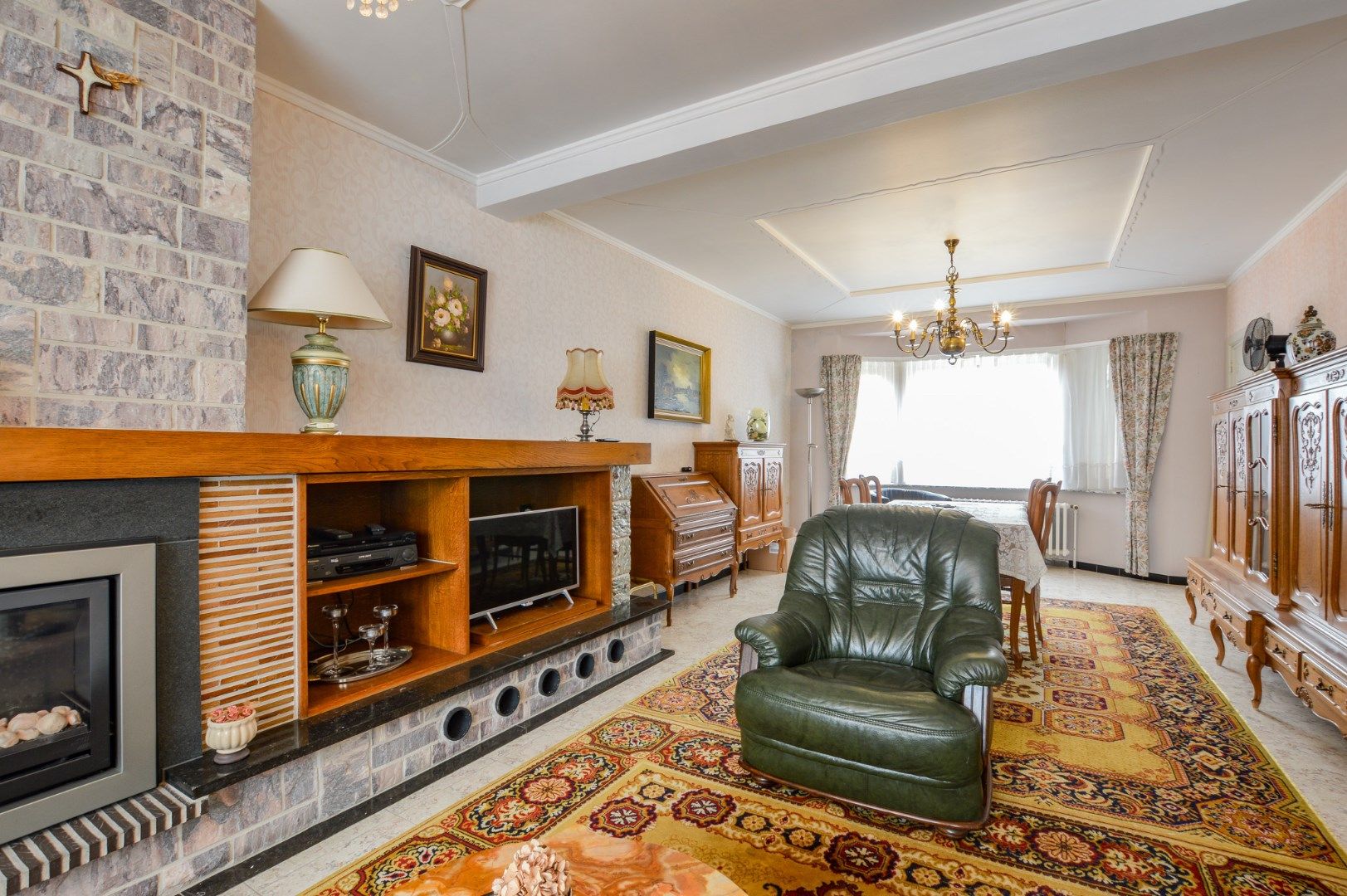 Op te frissen ruime woning op 514 m² in het centrum van Eernegem foto 5