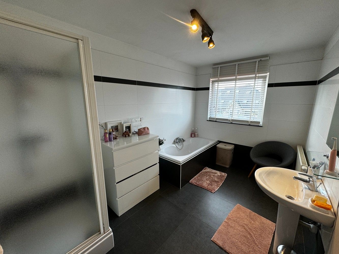 Stijlvol duplex appartement in het centrum van Zutendaal foto 9