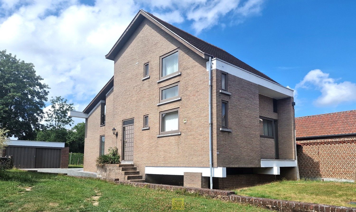 Hoofdfoto van de publicatie: Karaktervolle woning met unieke indeling in Denderhoutem