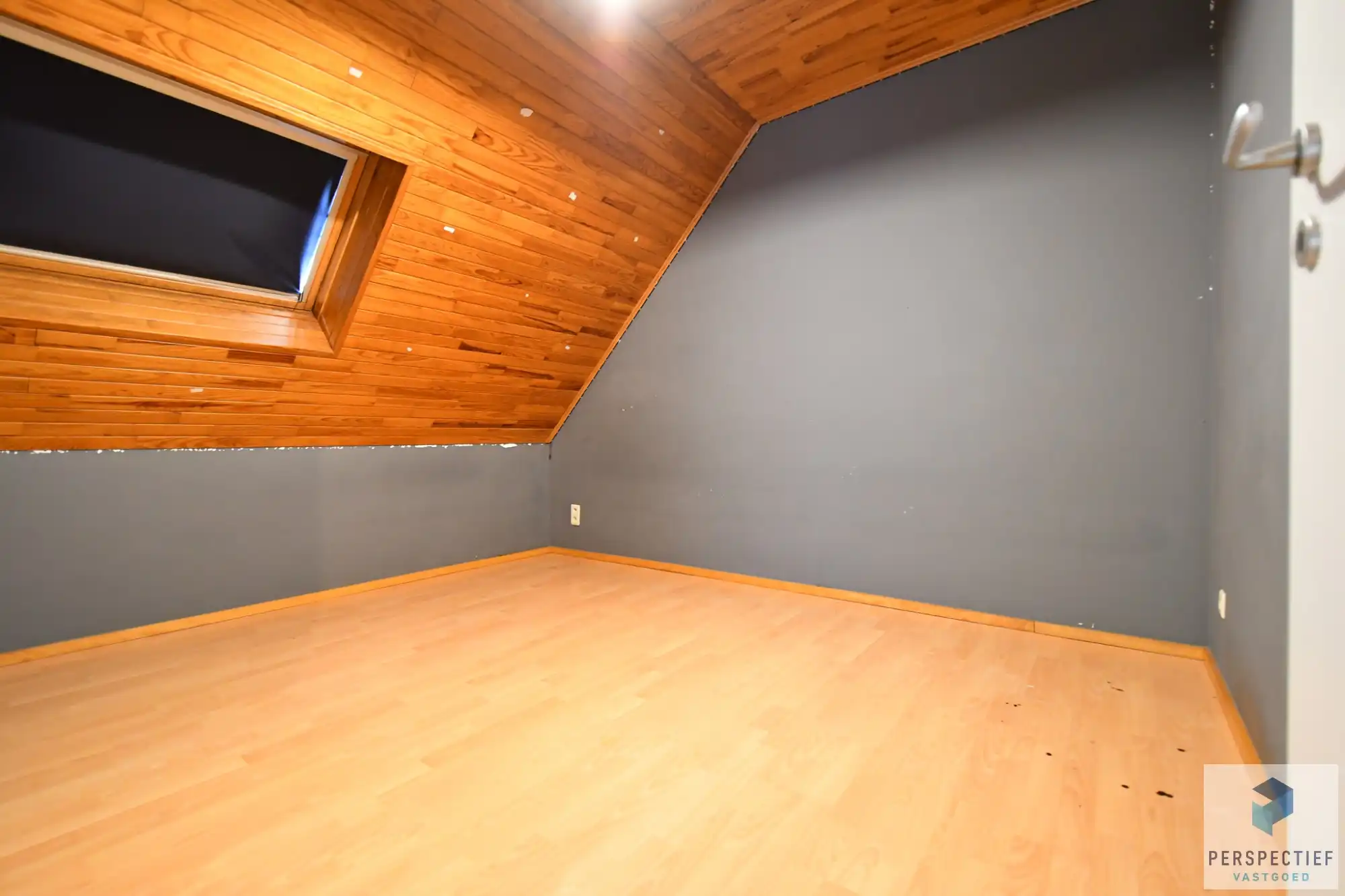 Instapklare halfopen bebouwing met 4 slpks, dubbele garage & tuin foto 12