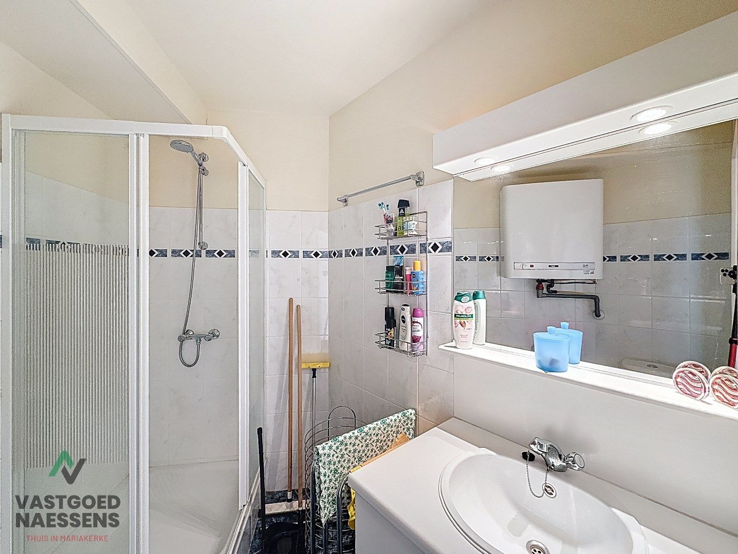 GEMEUBELDE STUDIO MET ZIJDELINGS ZEEZICHT foto 11