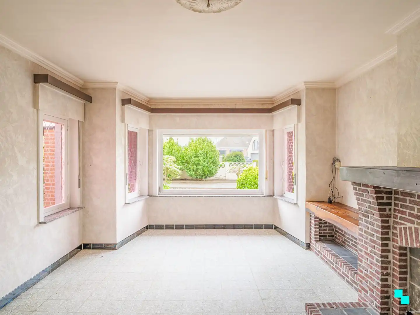 Ruime, te renoveren woning in het mooie Asper foto 5