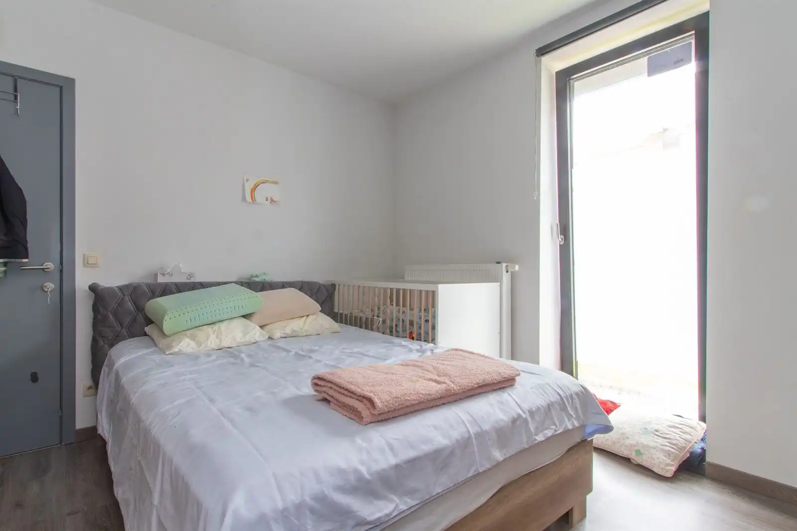 Recent appartement op gelijkvloerse verdieping met 2 slaapkamers, terras en tuin. foto 8
