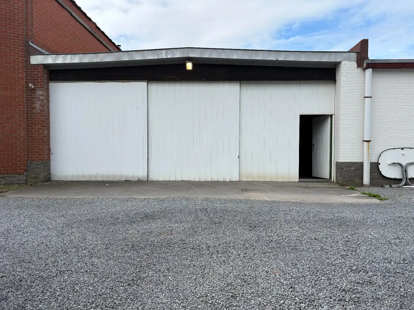 Loods op +-350 m² met sanitaire blok. foto 8
