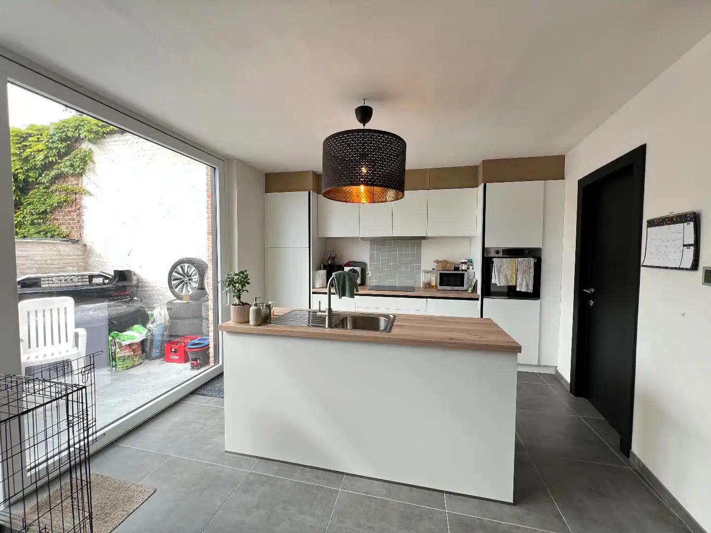 Te huur: Volledig gerenoveerde woning in hartje Vlamertinge foto 5