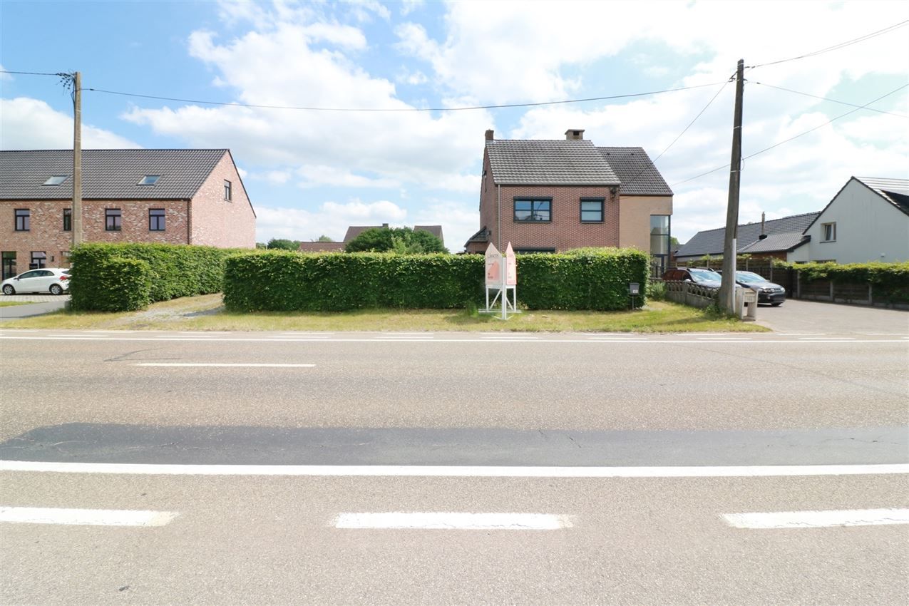 4 slpk., langs invalsweg maar achterin, grondig vernieuwd  foto 31