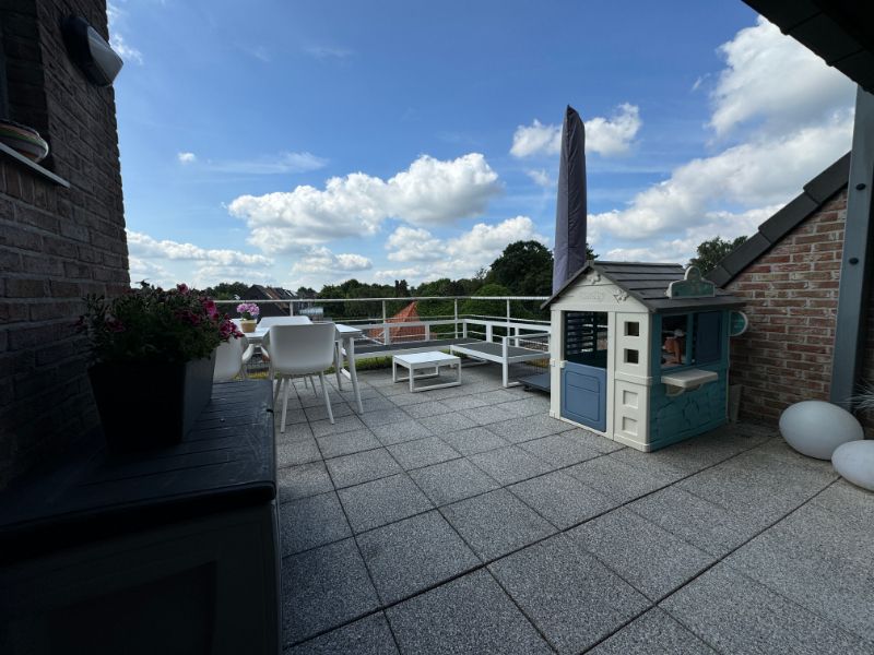 Instapklaar dakappartement van ±170m² met 2 slpks, terras & parking! foto 9