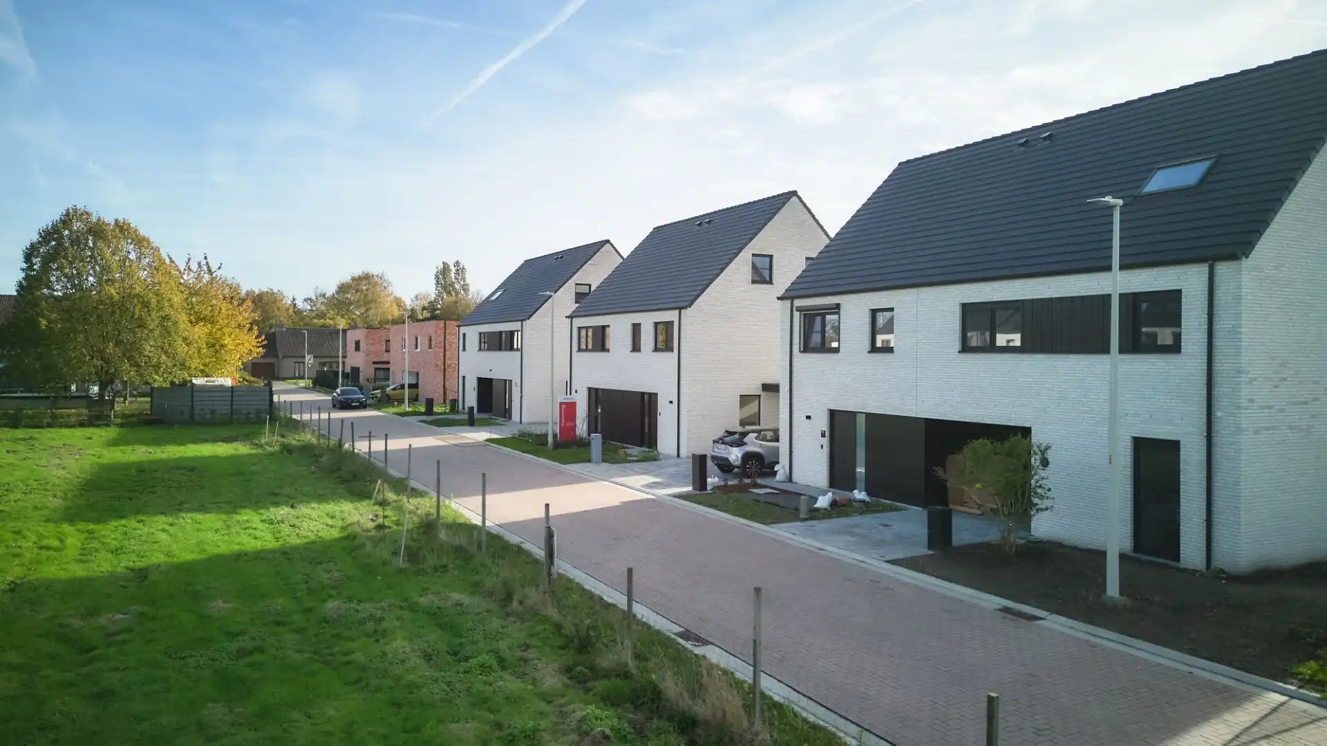 Volledig afgewerkte halfopen bebouwing met 4 slpk’s te koop foto 9