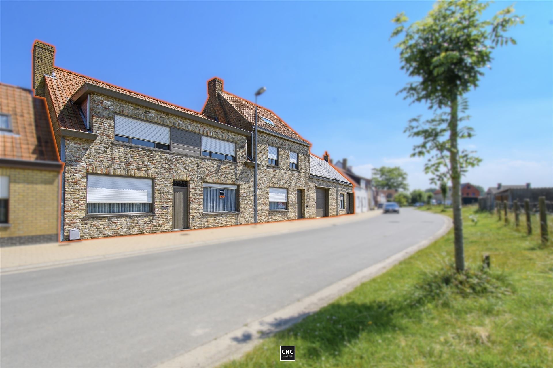 KANGOEROEWONINGEN met een uitgestrekte tuin, sfeervol terras met adembenemend uitzicht en royale loods met werkplaats. Maar liefst 28 meter gevelbreedte! foto 1