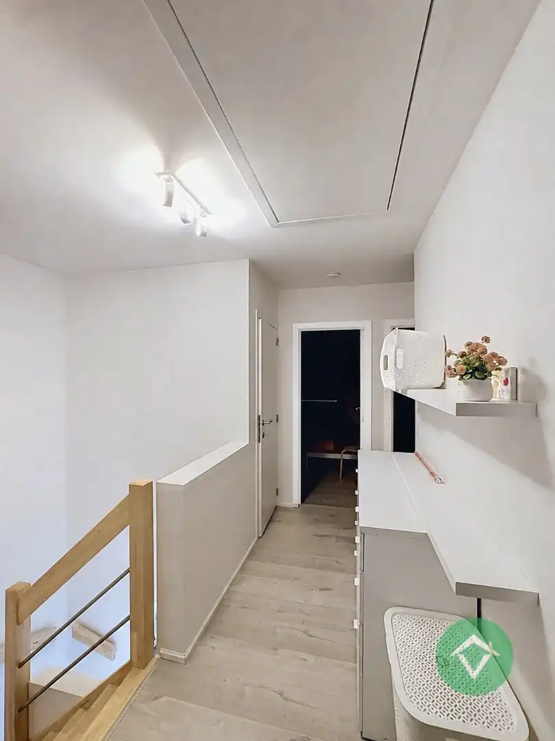 Recente gezinswoning (2019) met zonnige tuin en uitweg achteraan - instapklare topper. foto 20