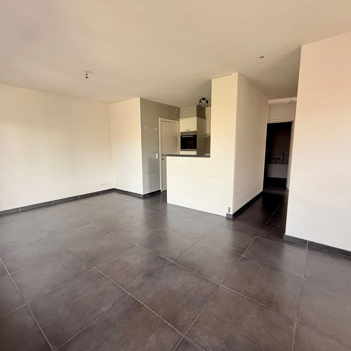 2-slaapkamerappartement met autostaanplaats en terras foto 4