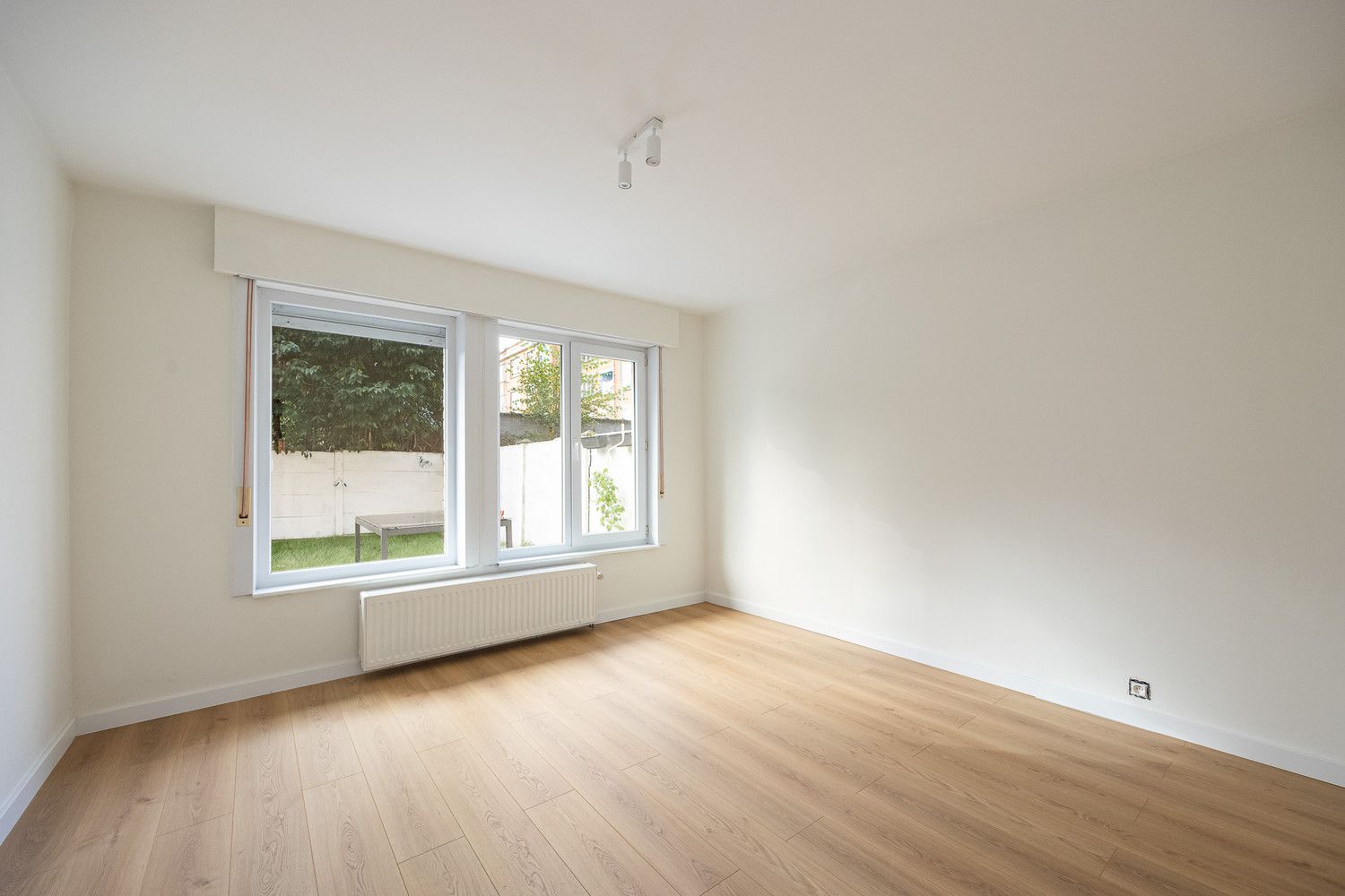 Modern gelijlvloersapp met charmante ZW-tuin foto 12