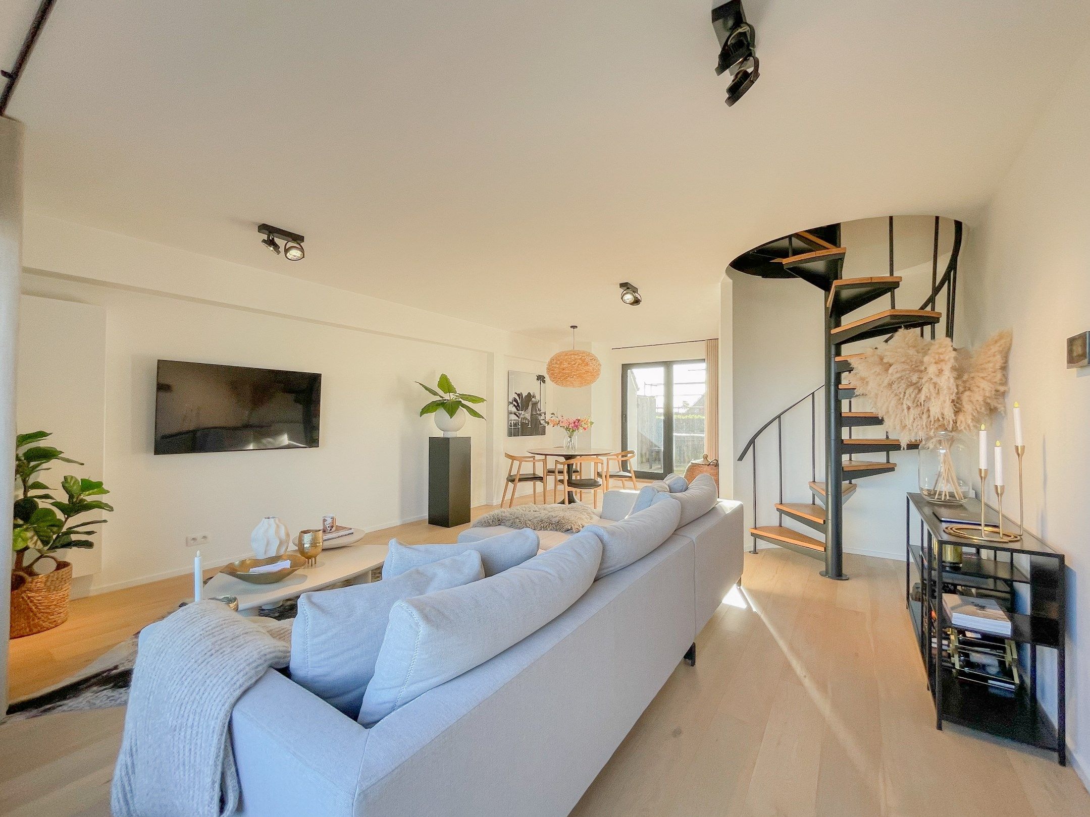 EXCLUSIEF TE KOOP: Lichtrijk appartement met twee ruime terrassen en een prachtig open zicht gelegen in een kleinschalige residentie. foto 5