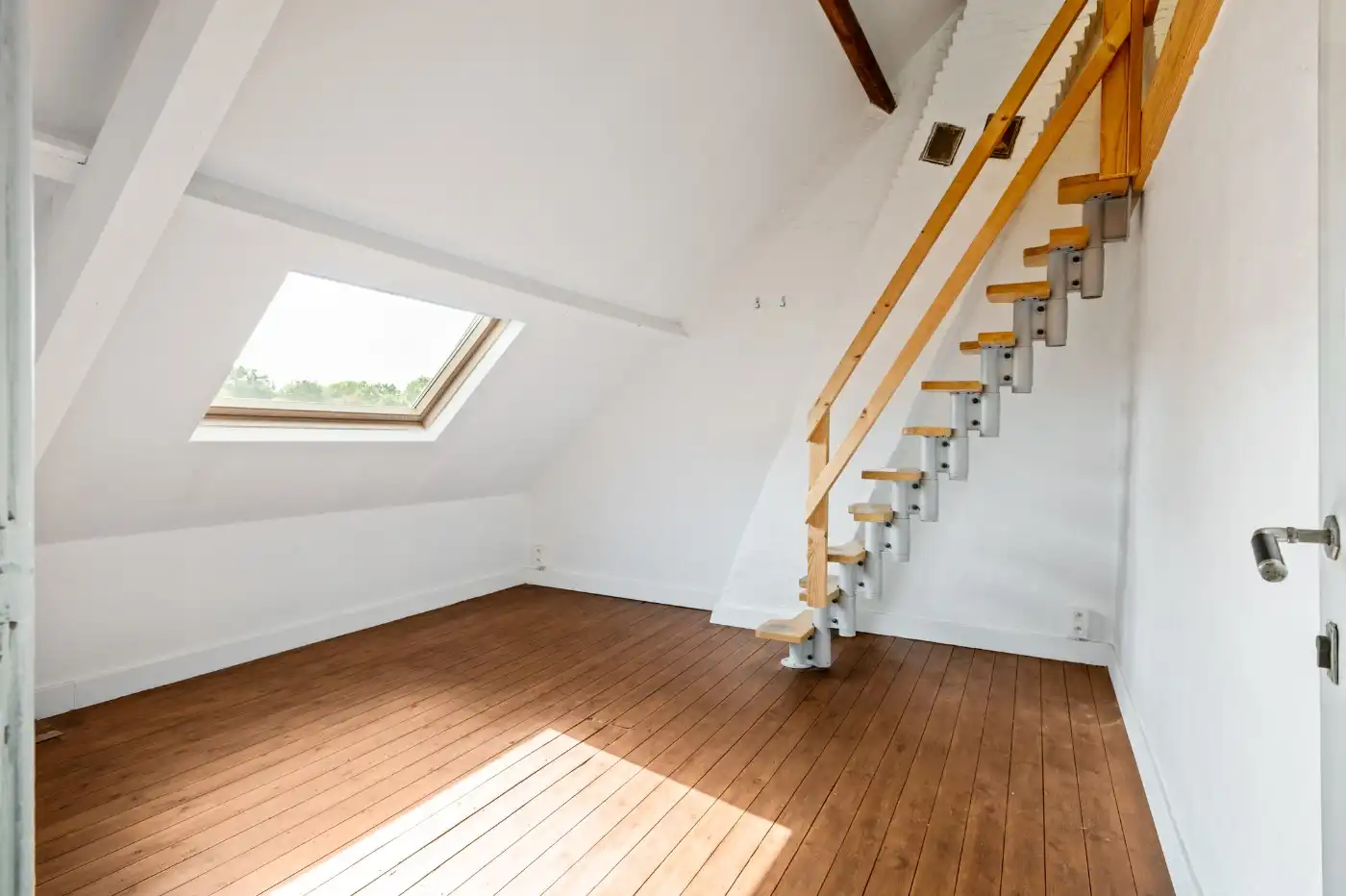 Prachtig gerenoveerde, authentieke woning met 4 slpk. en tuin foto 18