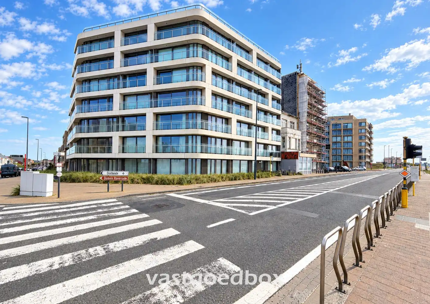 Instapklaar 1 slaapkamer appartement met frontaal zeezicht - Raversijde, Oostende foto {{pictureIndex}}