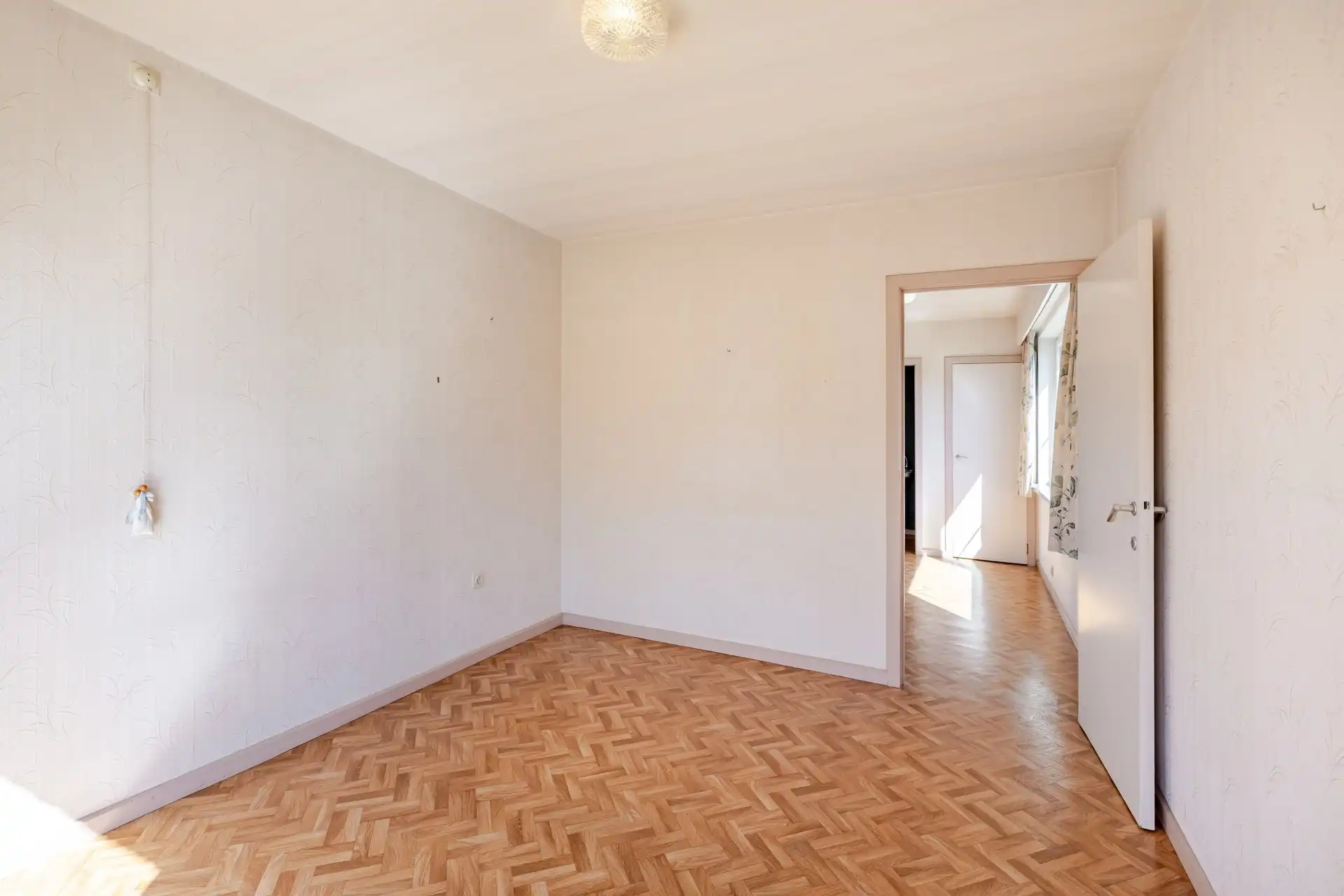 Ruime, solide te renoveren woning met 4 tot 5 slaapkamers en tuin foto 17