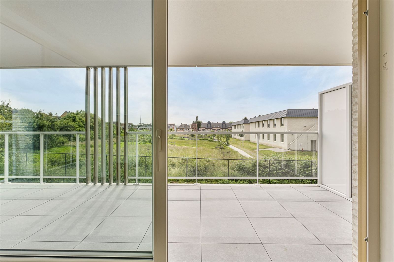 Prachtig energiezuinig nieuwbouwappartement met 3 slaapkamers, terras en garage foto 6