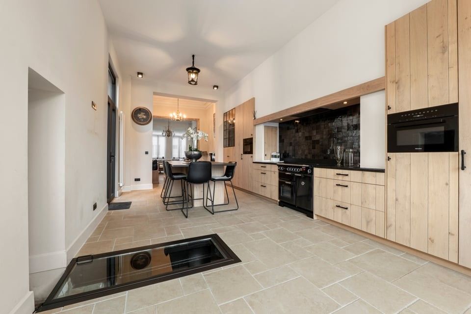 EXCLUSIEF HERENHUIS MET LUXUEUZE AFWERKING IN HET HART VAN SINT-TRUIDEN foto 11