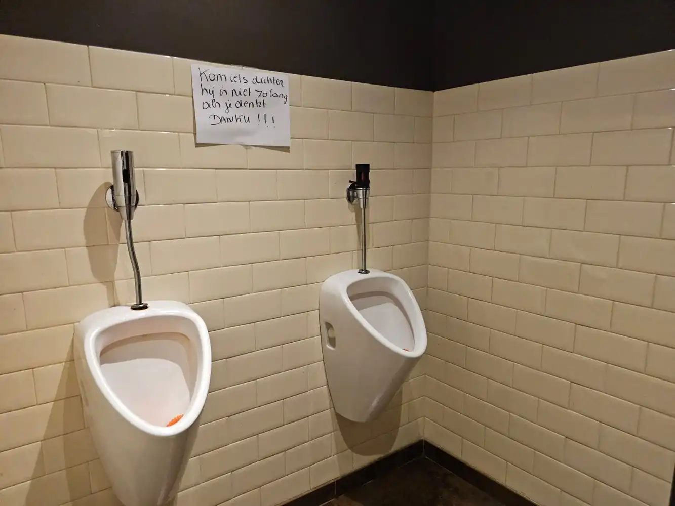 Ruim handelspand met woongelegenheid foto 12