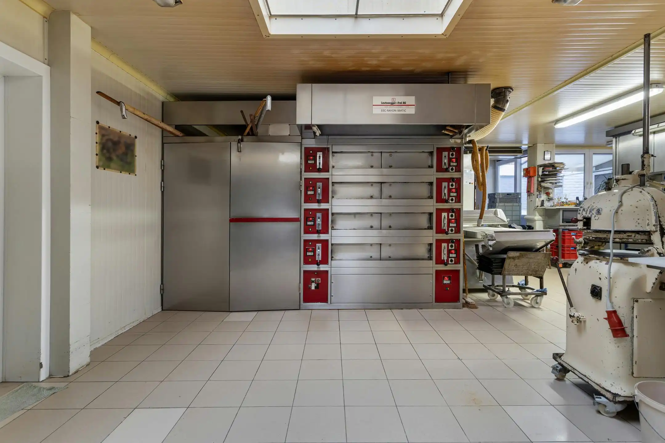 Centrumwoning met handelsruimte te koop in Beveren-Leie foto 15