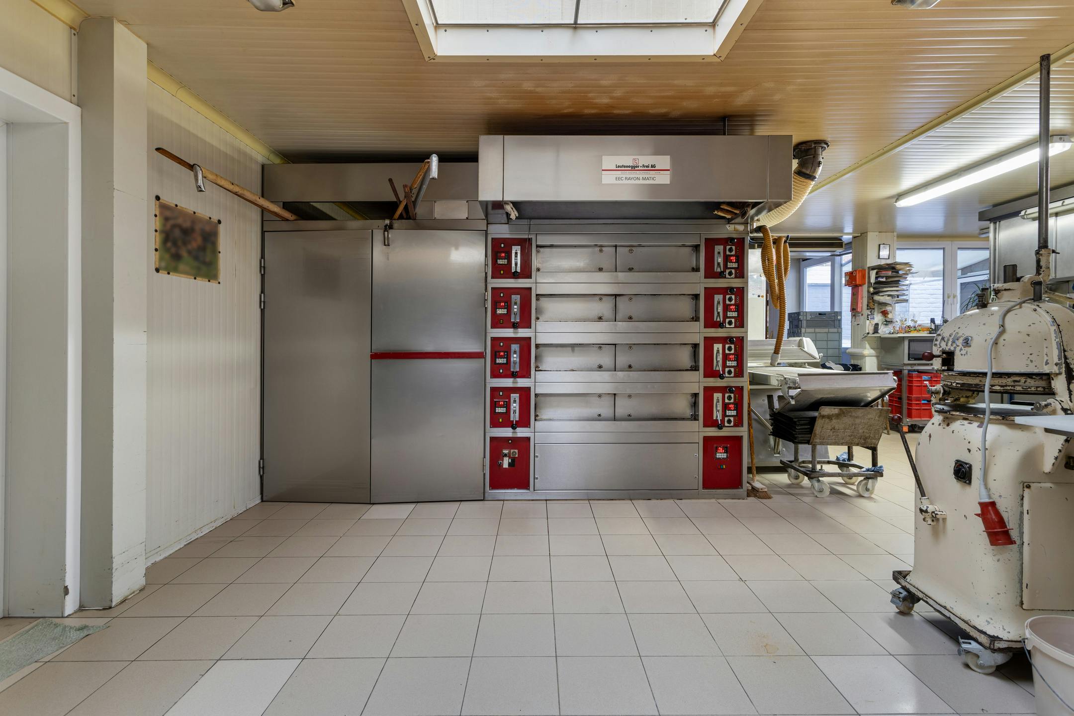 Centrumwoning met handelsruimte te koop in Beveren-Leie foto 15