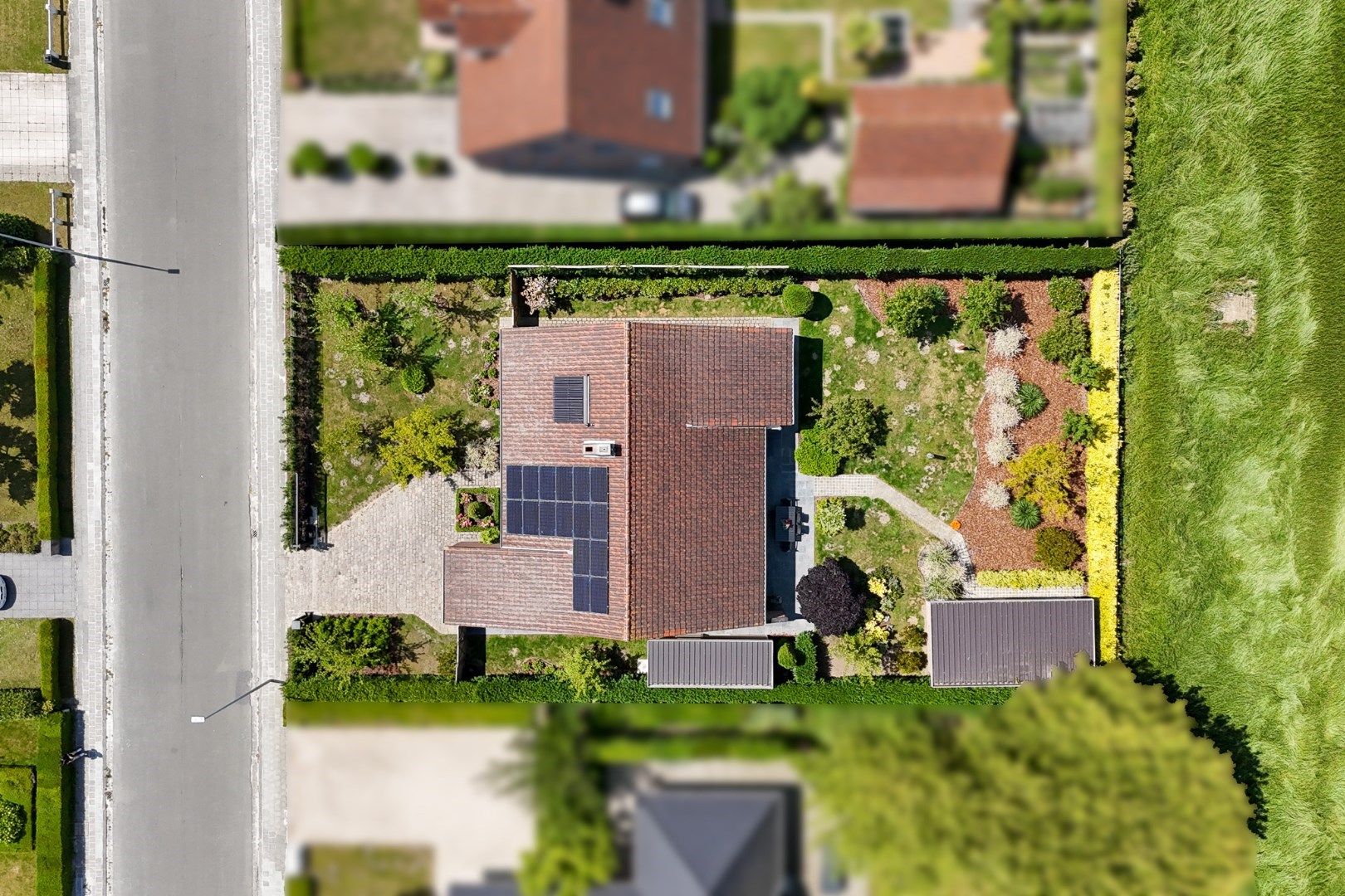 Instapklare laagbouwvilla met 305 m² woonoppervlakte en prachtig aangelegde tuin foto 3