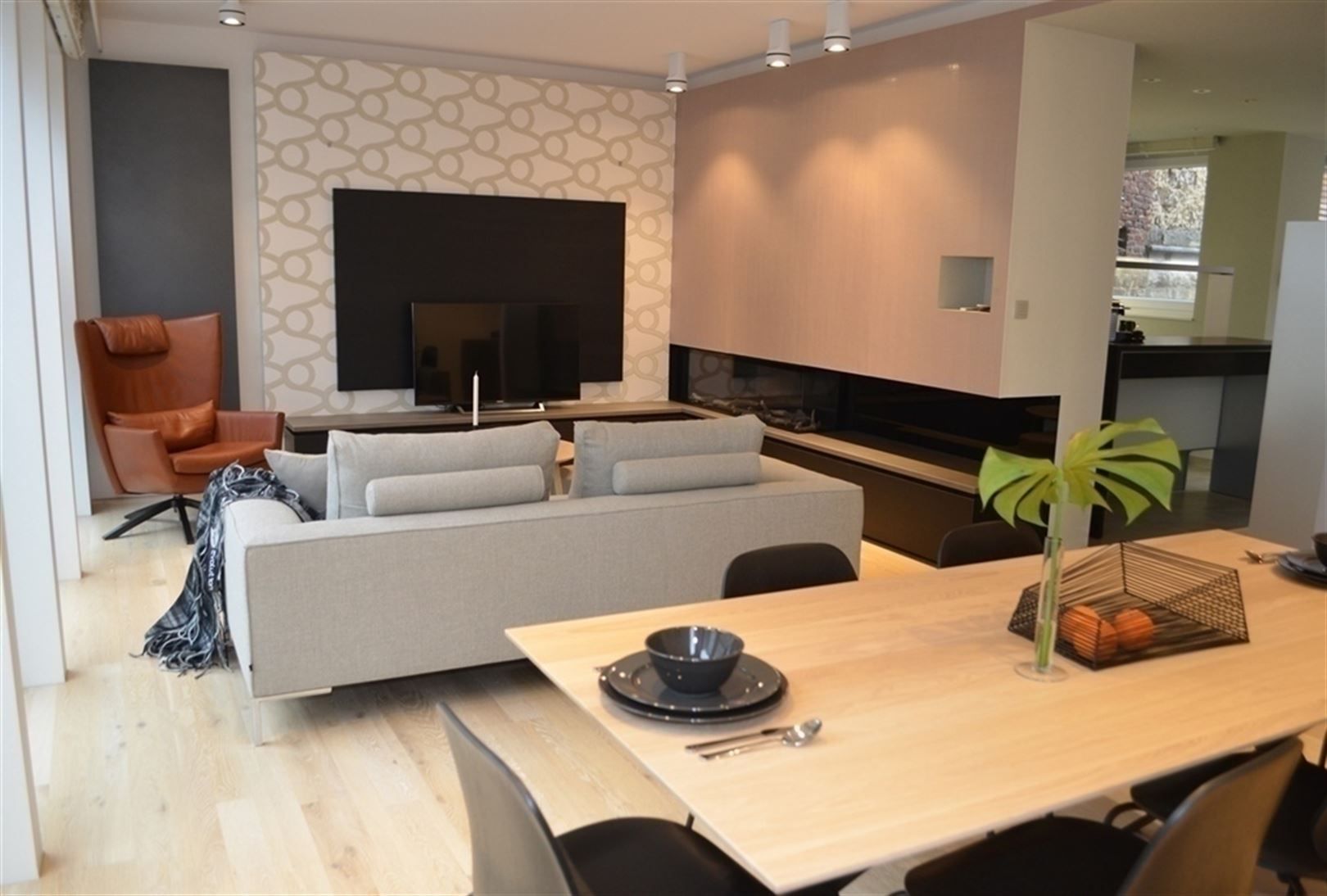 Duplex met ruim terras en garage in de stad foto 5