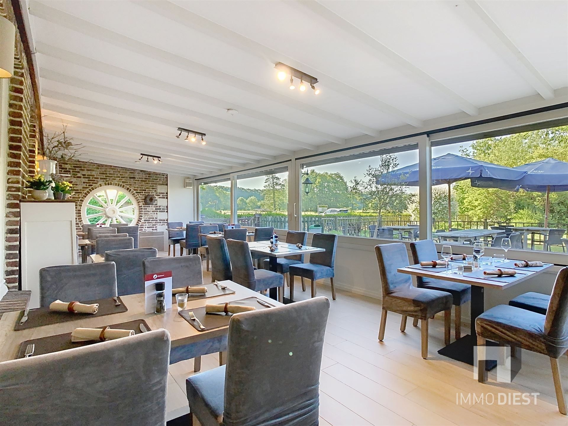 Brasserie - restaurant - feestzaal - privéwoonst foto 18