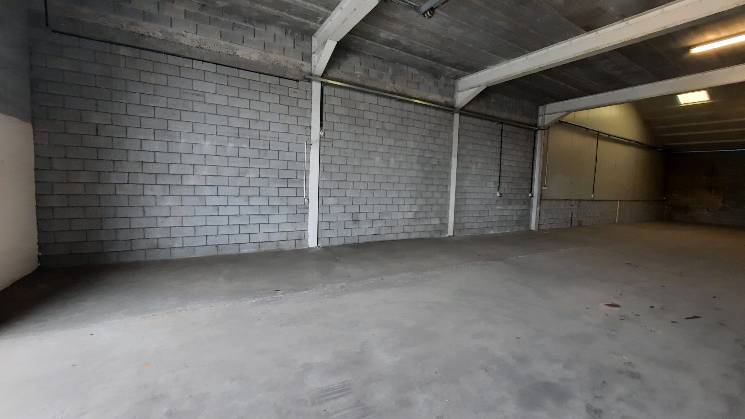 KMO UNIT/OPSLAGRUIMTE (350 m²) IN VERREBROEK foto 4