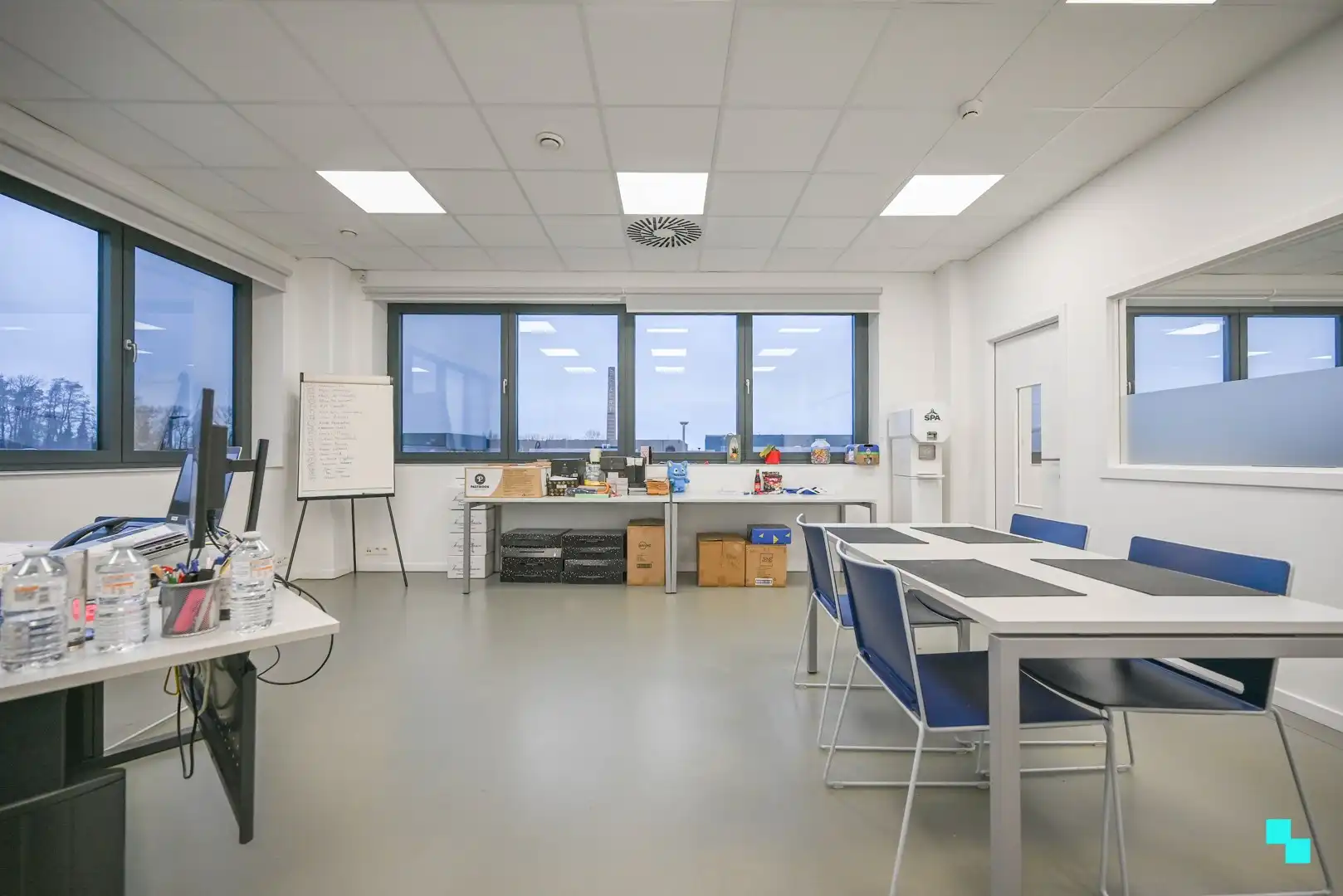 Terbeschikkingstelling van kantoorruimte in Waregem foto 30