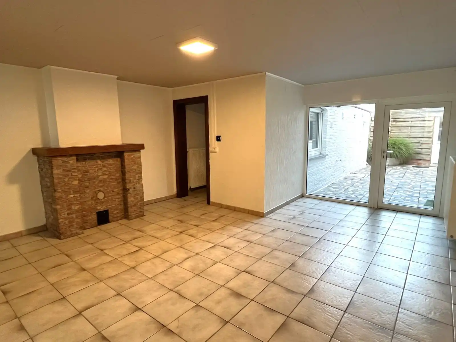 Verzorgde rijwoning met diepe tuin foto 2