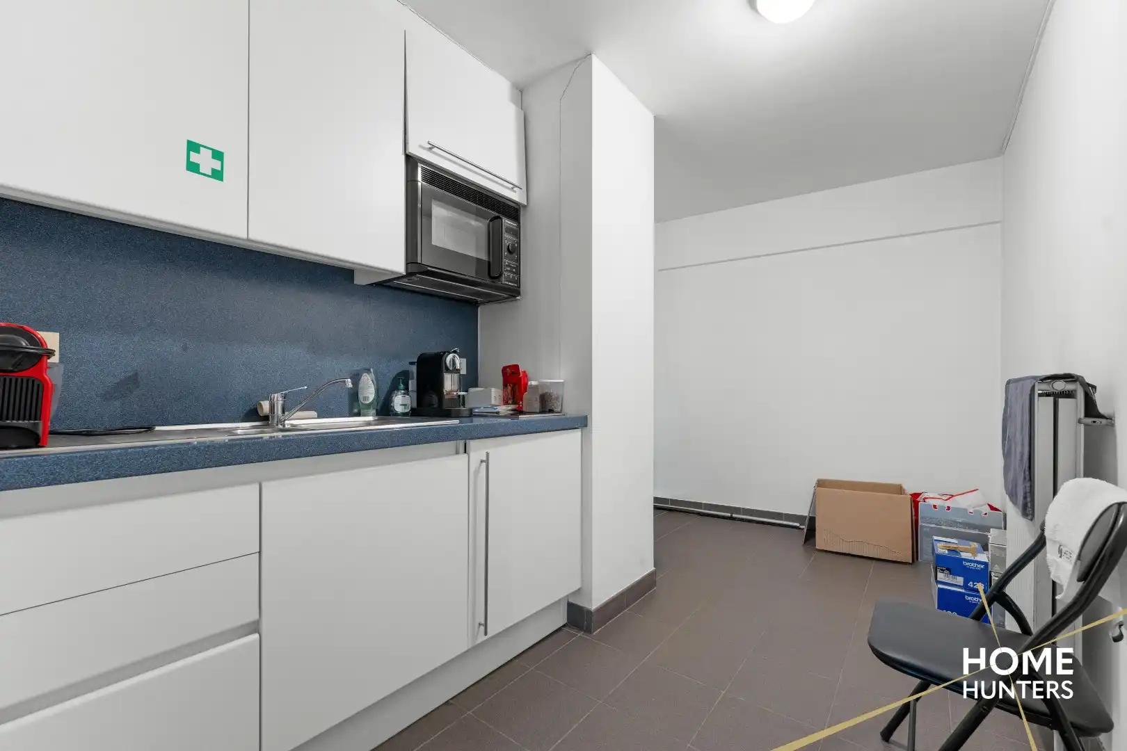 Kantoorruimte bestaande uit twee verdiepingen op het Colaertplein te Ieper foto 10