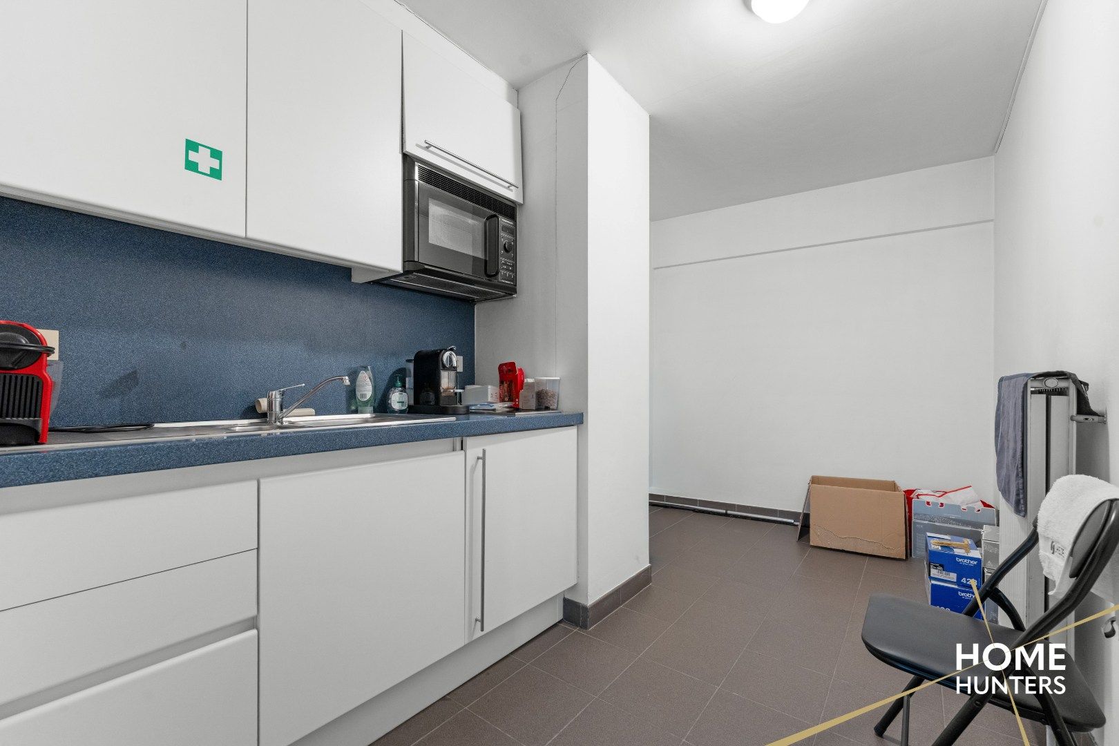 Kantoorruimte bestaande uit twee verdiepingen op het Colaertplein te Ieper foto 10