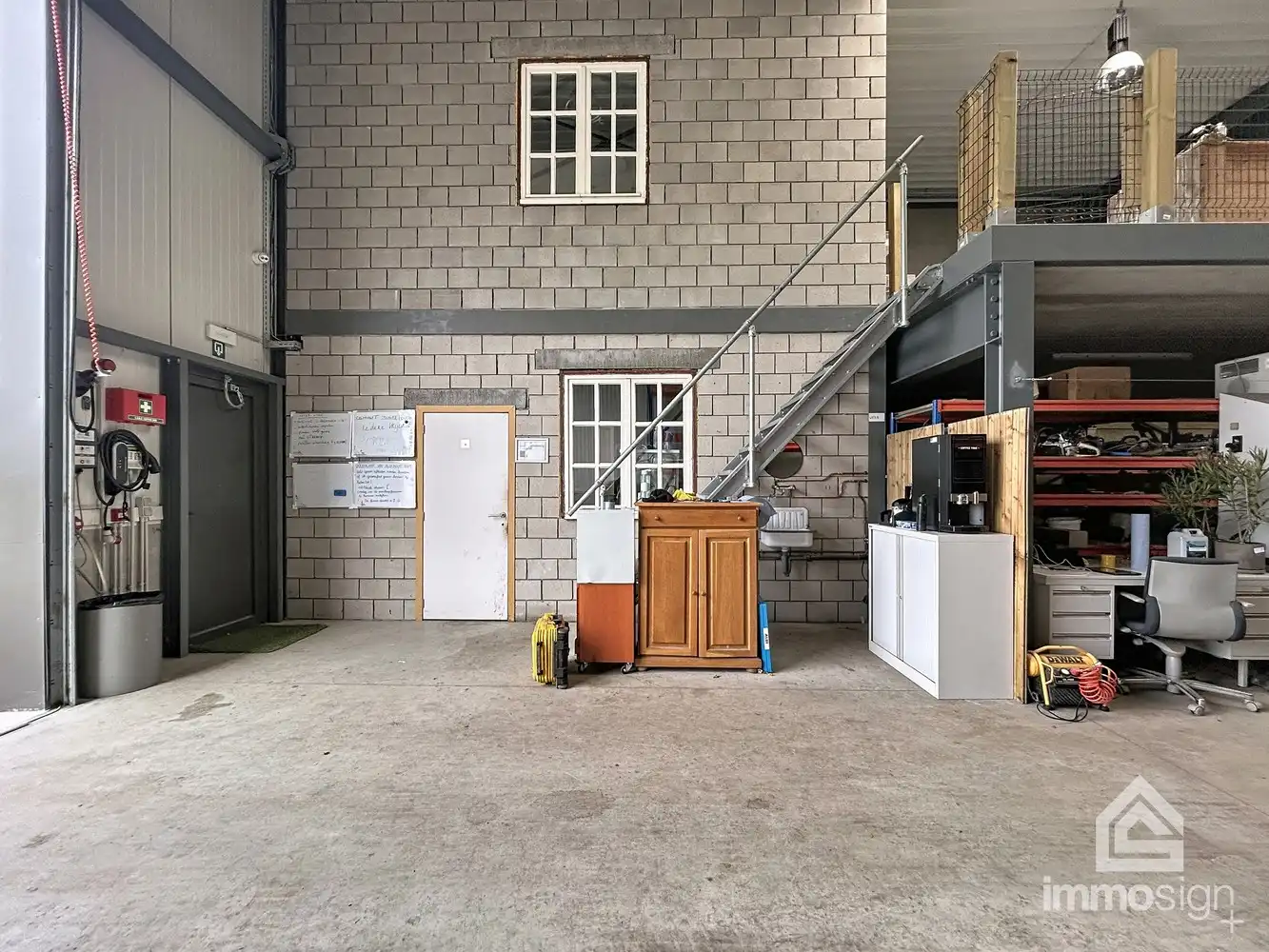 Veelzijdige halfopen bedrijfshal met kantoor en buitenruimte in Pelt! foto 7