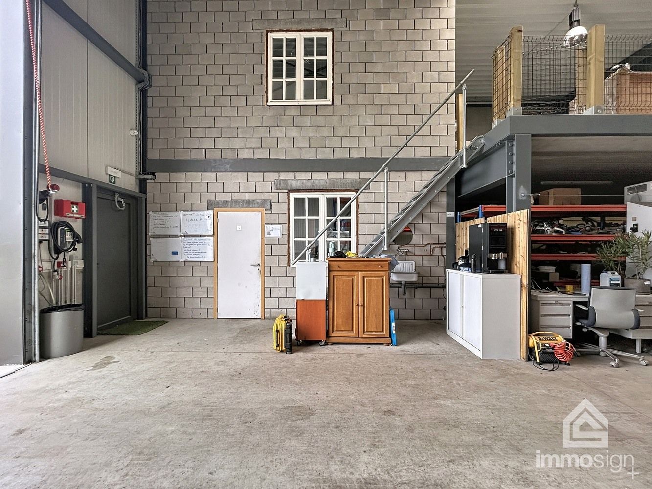 Veelzijdige halfopen bedrijfshal met kantoor en buitenruimte in Pelt! foto 7