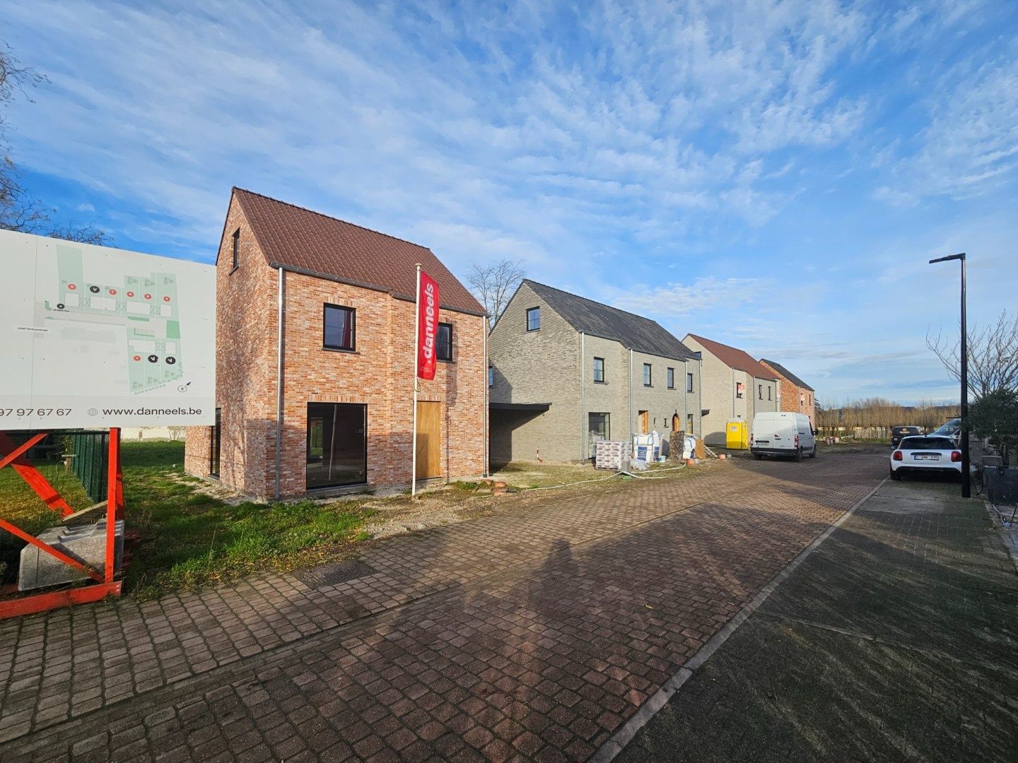 Energiezuinige halfopen bebouwing met 4 slaapkamers foto 2