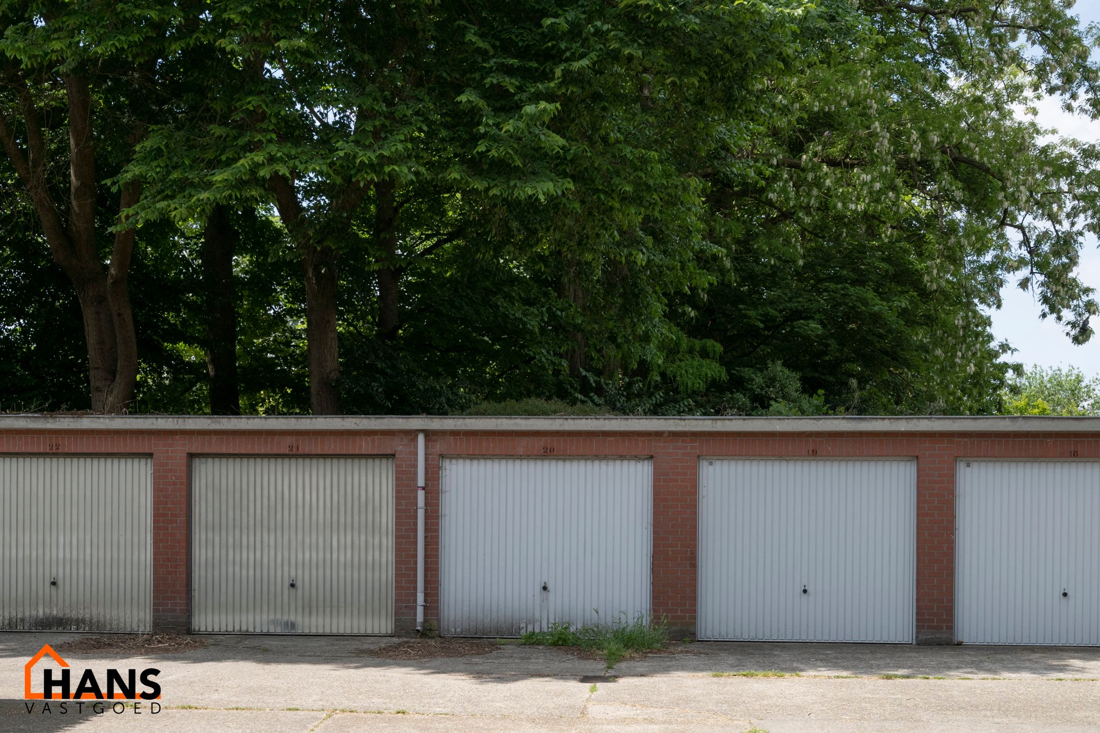 Mooi gerenoveerd appartement met garage foto 2