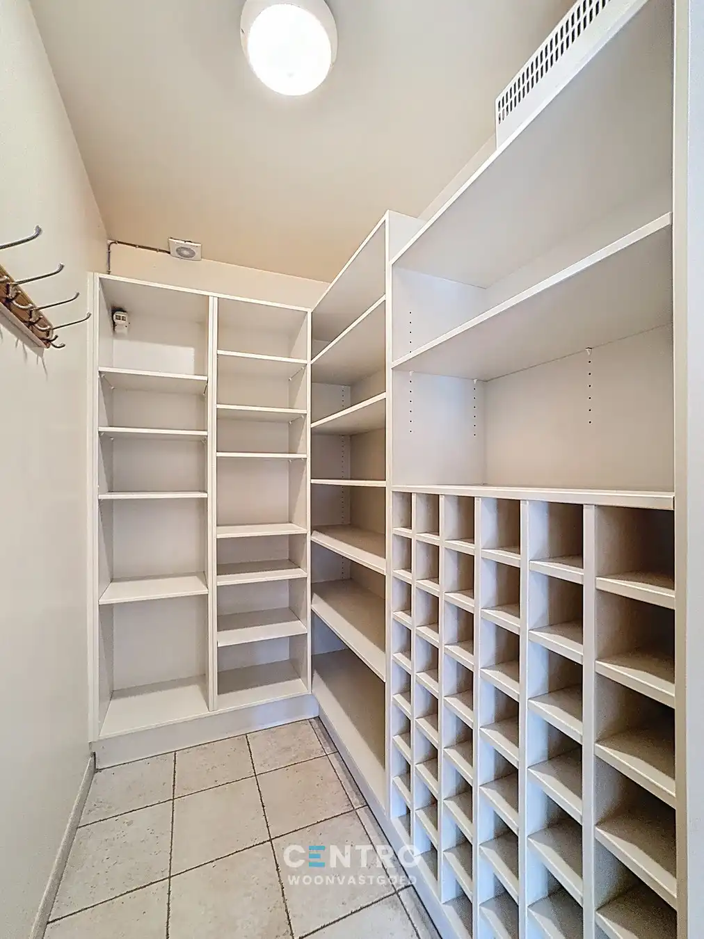 Ruime woning met 5 slpks, 2 badks én dubbele garage! foto 8