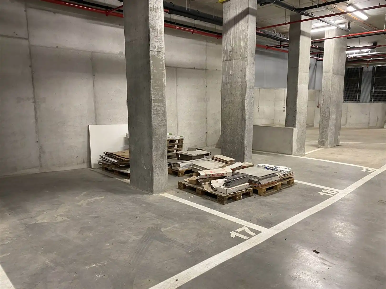 2 autostaanplaatsen aan het Eilandje foto 5