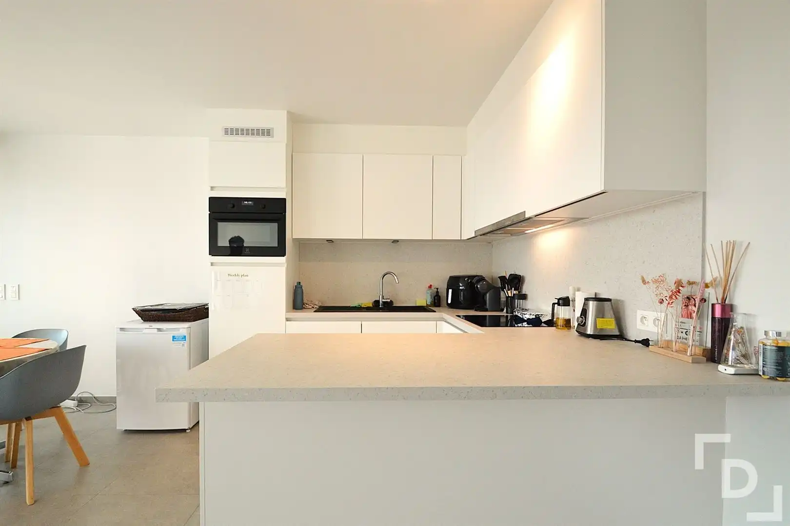 Nieuwbouwappartement met 2 slaapkamers en carport te Ieper foto 6