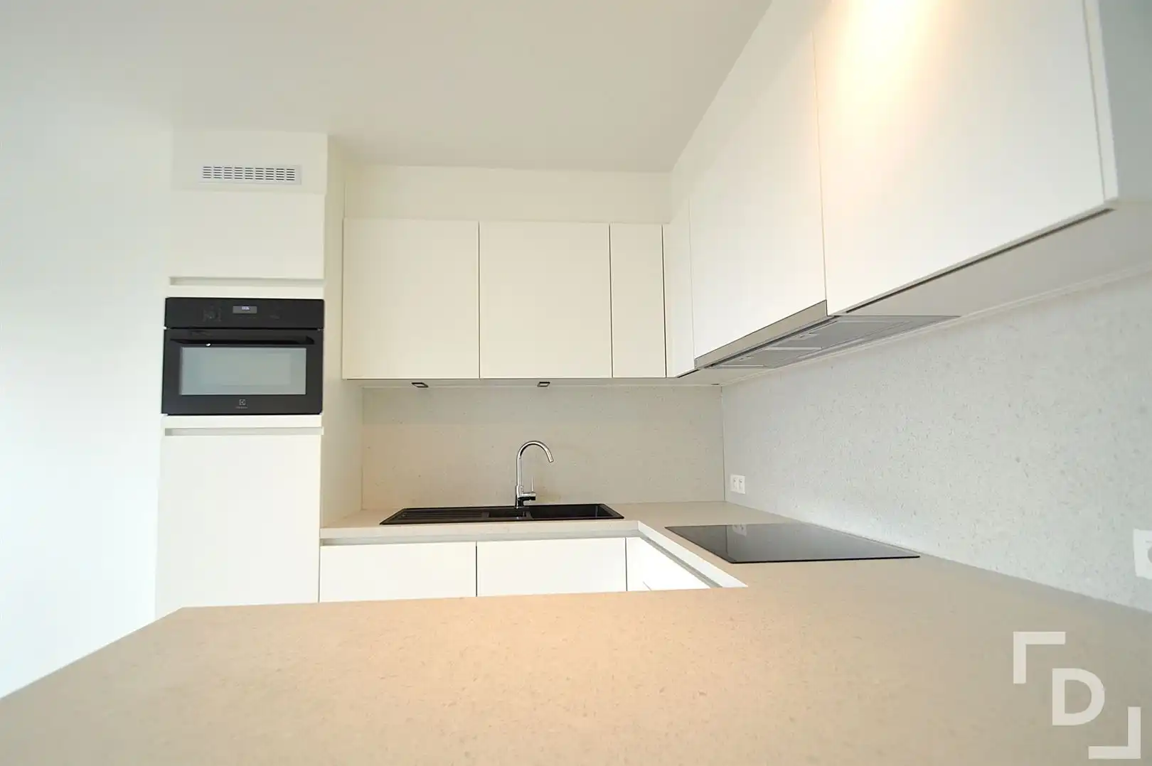 Nieuwbouwappartement met 2 slaapkamers en carport te Ieper foto 6